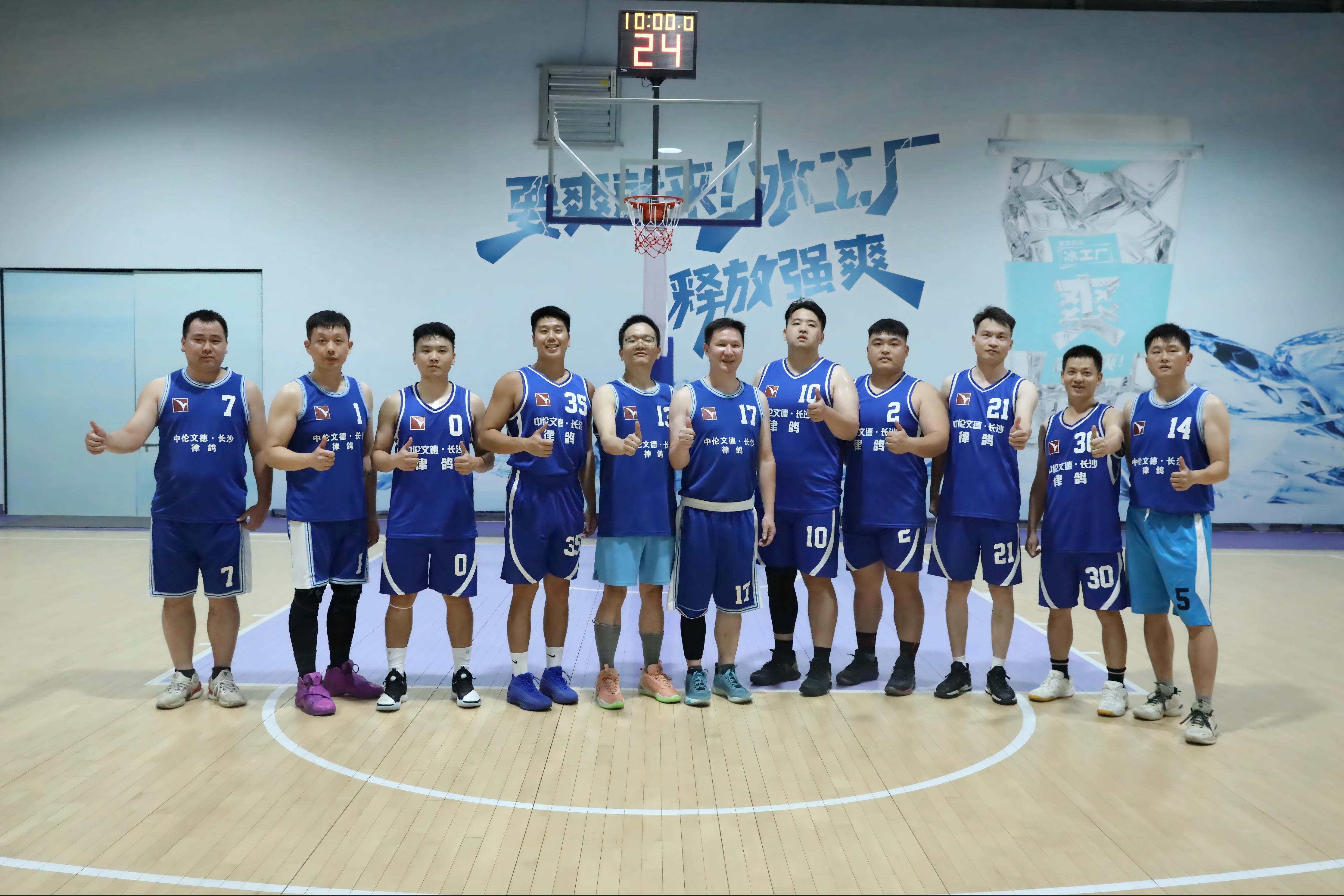 资讯|中伦文德·长沙律鸽篮球队三连胜成功晋级八强！律师“变身”球员，赛场续写公平正义